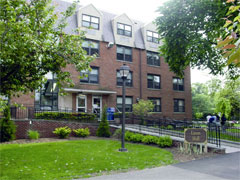 アデルフィ大学